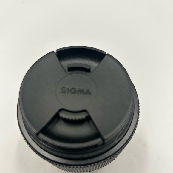Sigma 30mm Camera Lens - Picture 2 of 8